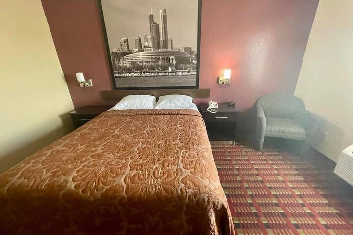 1 King Bed (5 of 9)