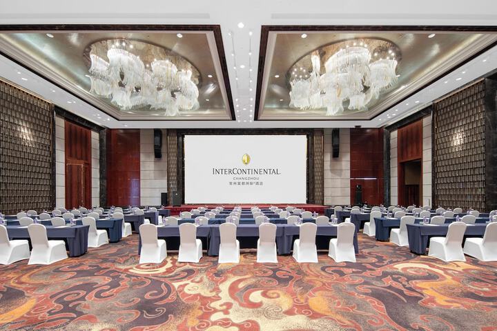 Ballroom/Hall 95 of 105