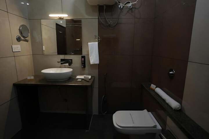 Room 26 of 32