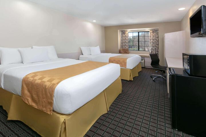 1 Queen Bed Room (4 of 11)