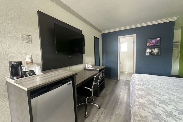 Room 18 of 34