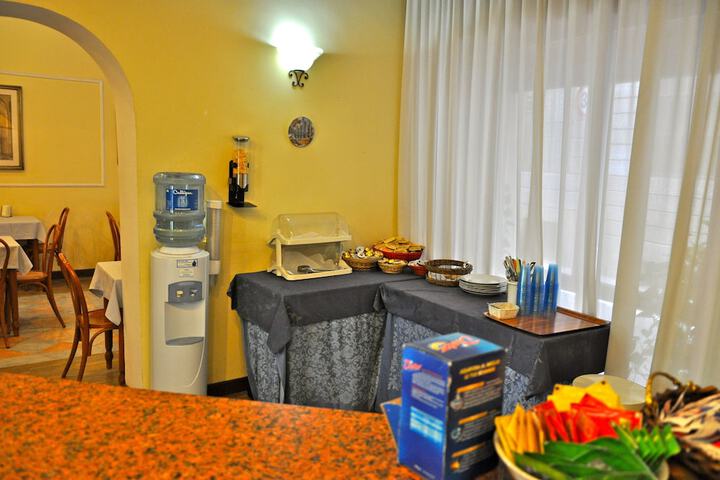 Breakfast area