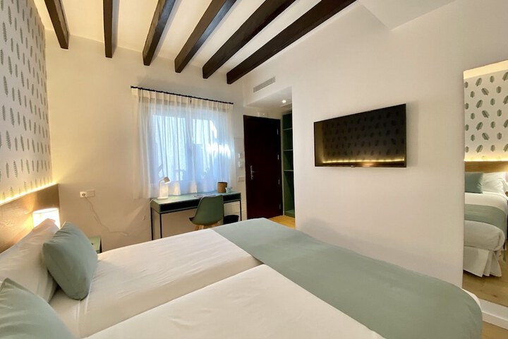 Room 2 of 45