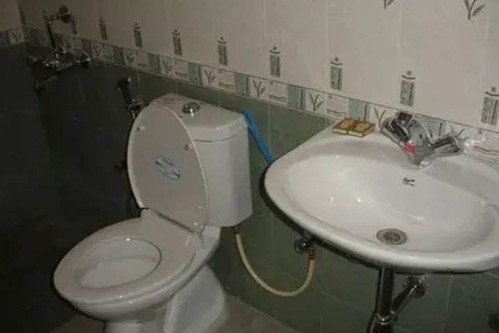 Room 6 of 13