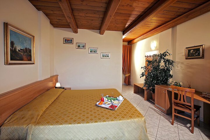 Room 4 of 45