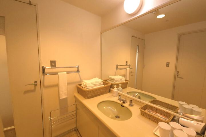 Room 21 of 53