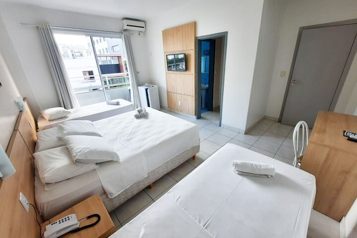 Room 13 of 40