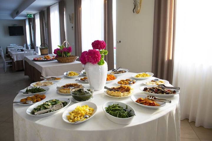 Dining 79 of 125