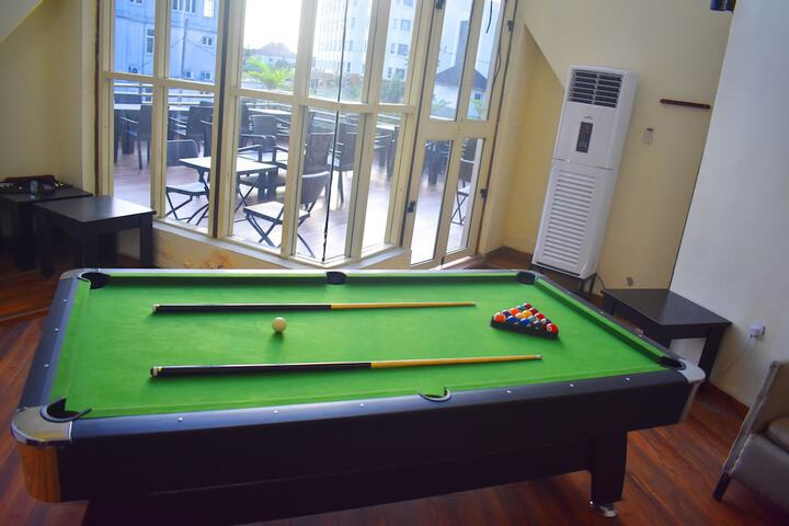 Lounge 54 of 67