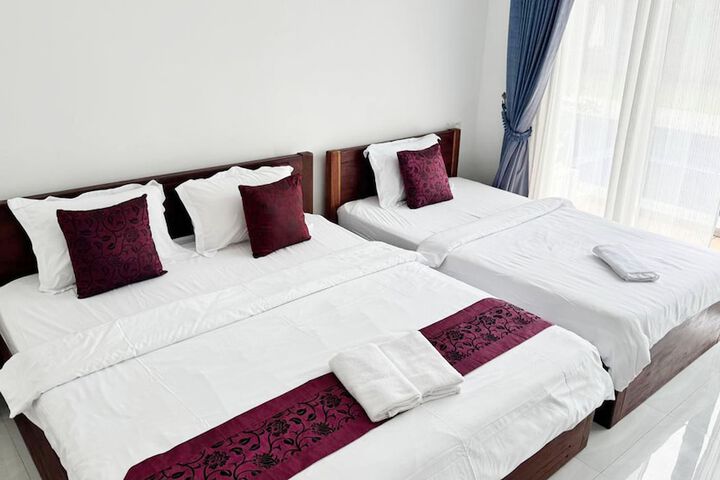 Room 7 of 14
