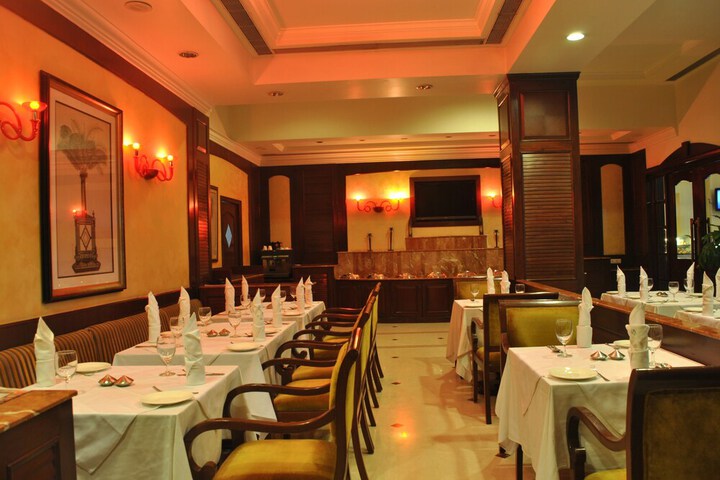 Dining 46 of 59