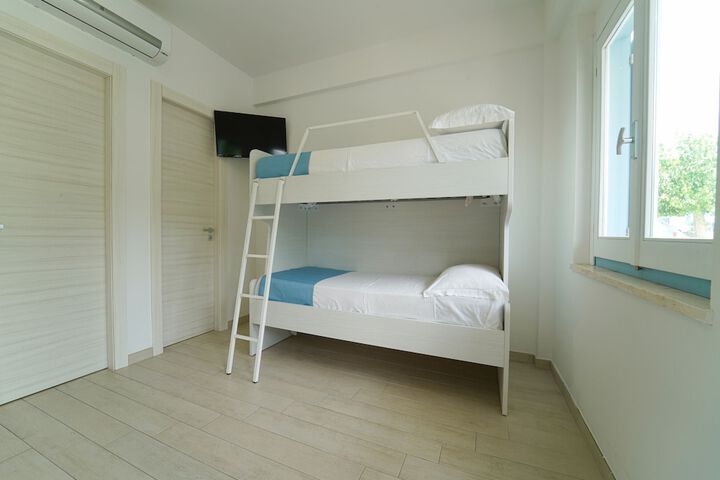Room 13 of 61