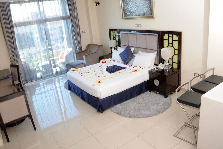 Room 6 of 27