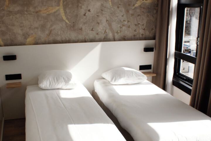 Room 48 of 94