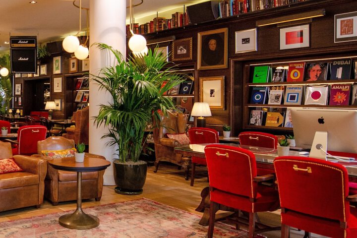 Entrance & Lobby
