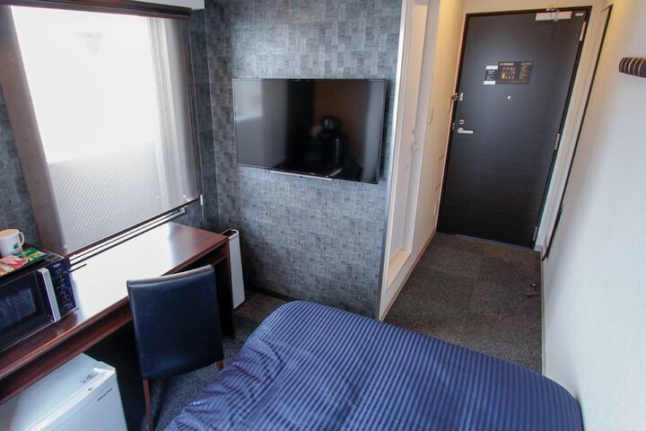 Room 7 of 16