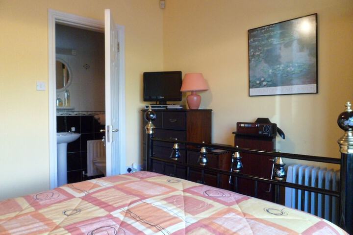 Room 4 of 28