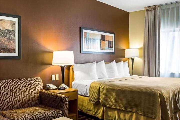 1 King Bed Suite (5 of 21)