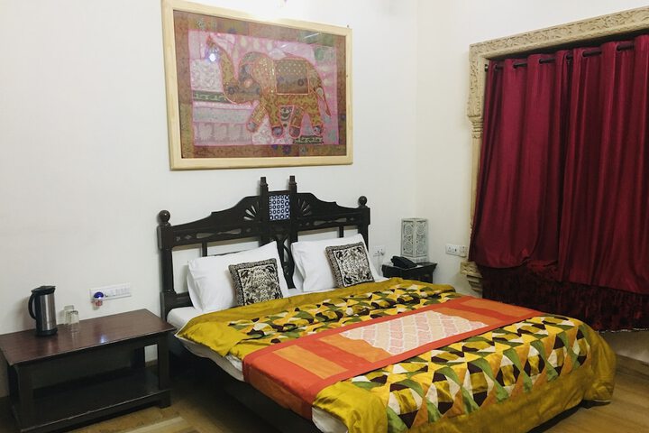 Room 28 of 103
