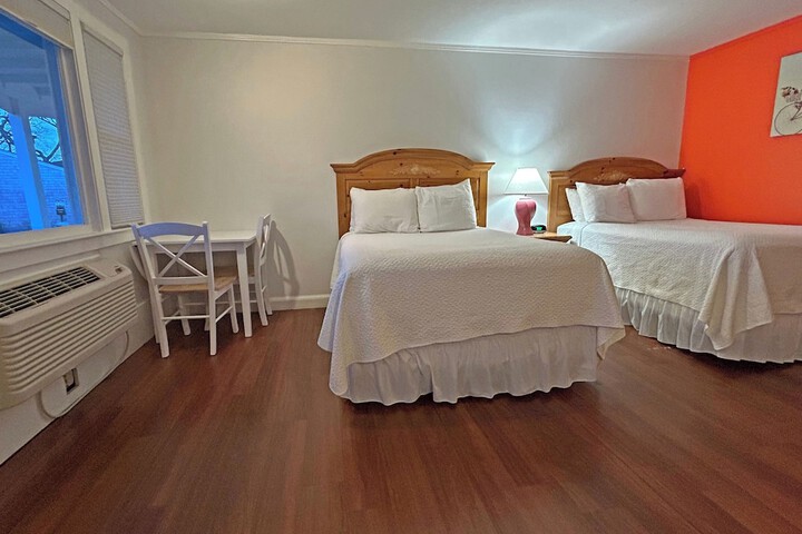 Room 15 of 212