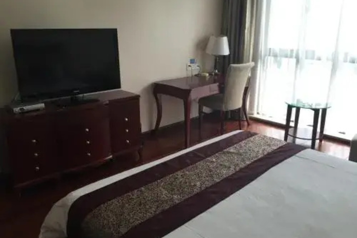 Room 4 of 15