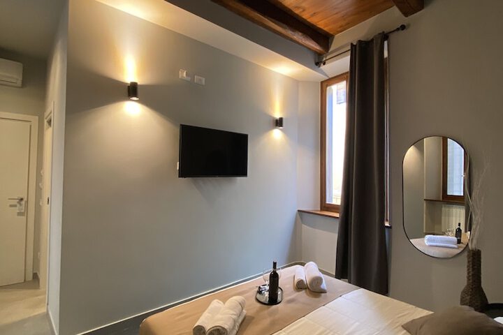 Room 18 of 48