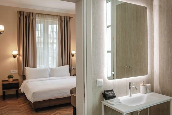 Room 43 of 115