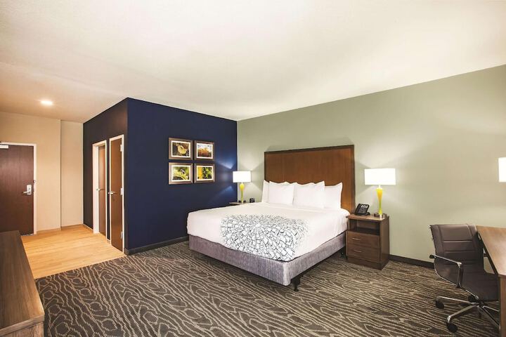 Room 16 of 34