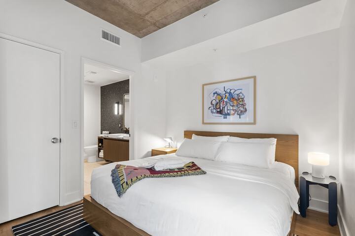 Room 84 of 860