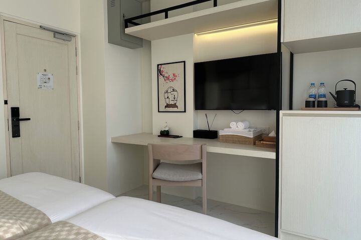 Room 11 of 33