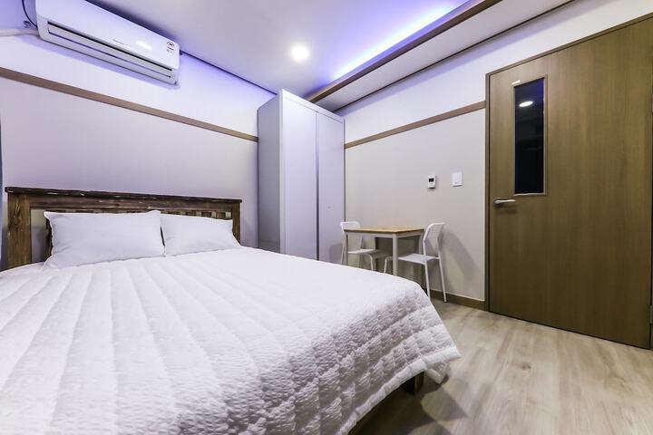 Room 25 of 54