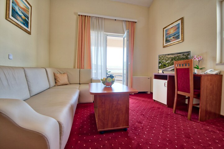 Room 7 of 34