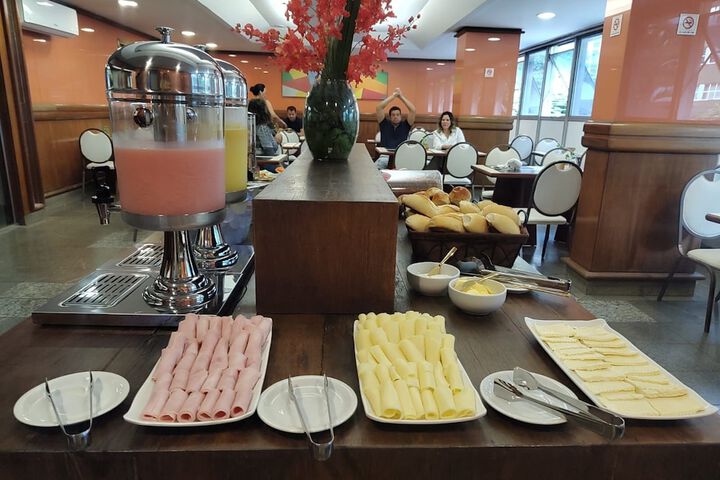Dining 8 of 12