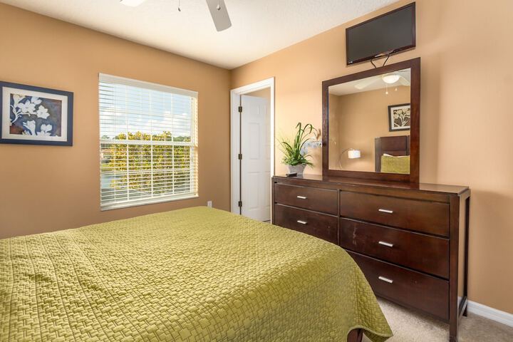 Room 4 of 17