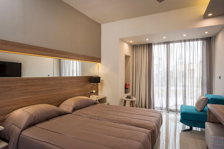 Room 42 of 80