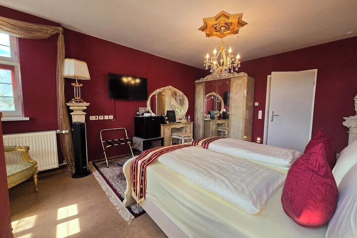Room 11 of 39