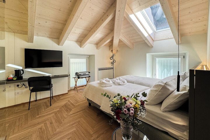 Room 2 of 57