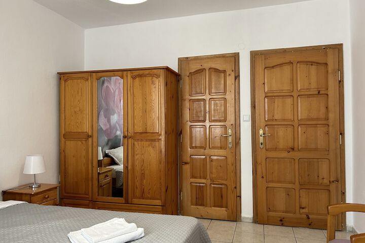 Room 51 of 146
