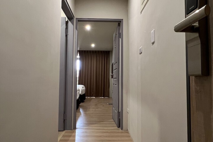 Room 33 of 49
