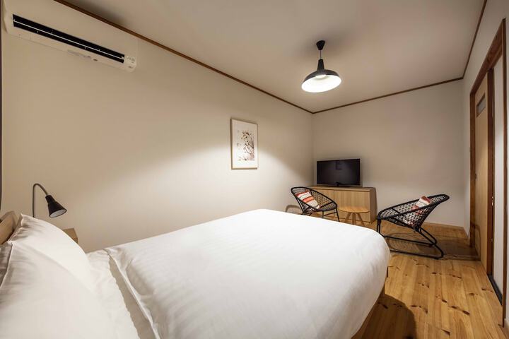 Room 3 of 82