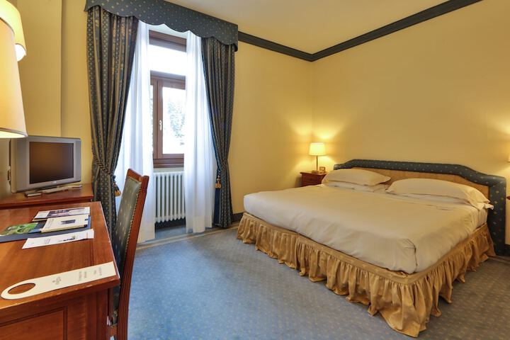 Room 8 of 89