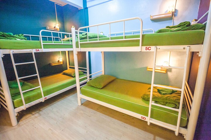 Room 17 of 76