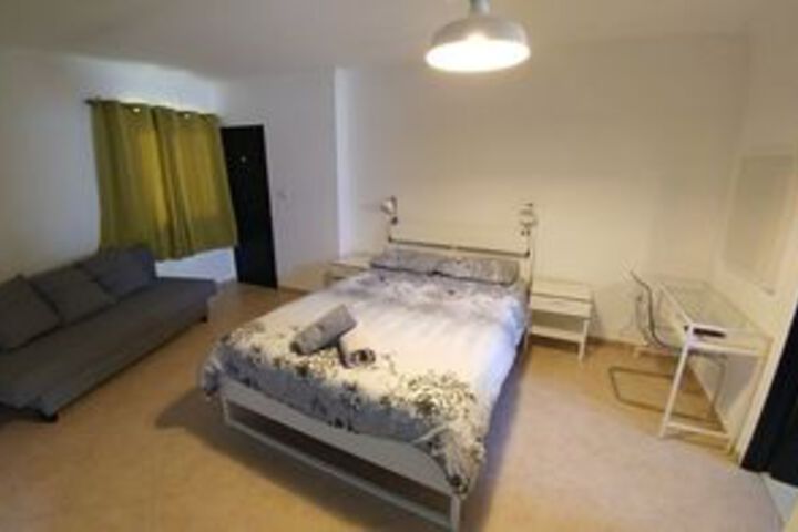 Room 14 of 32