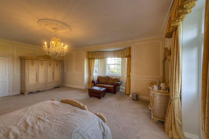 Room 3 of 72