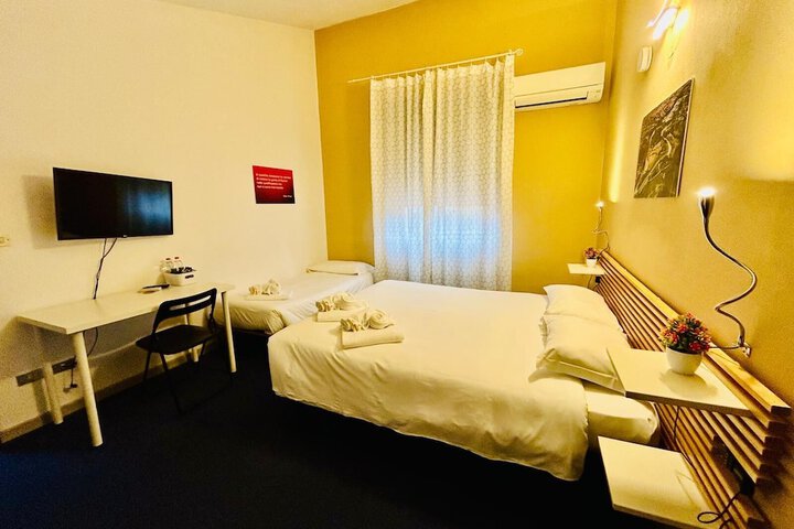 Room 10 of 26