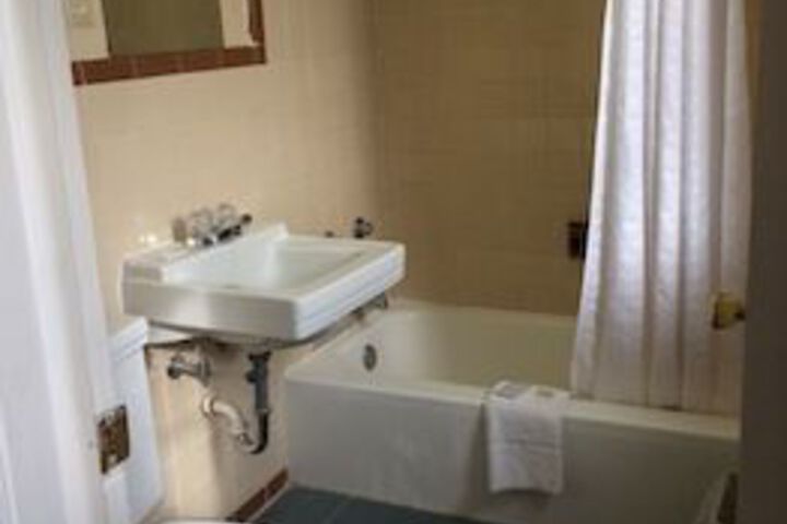Room 2 of 16