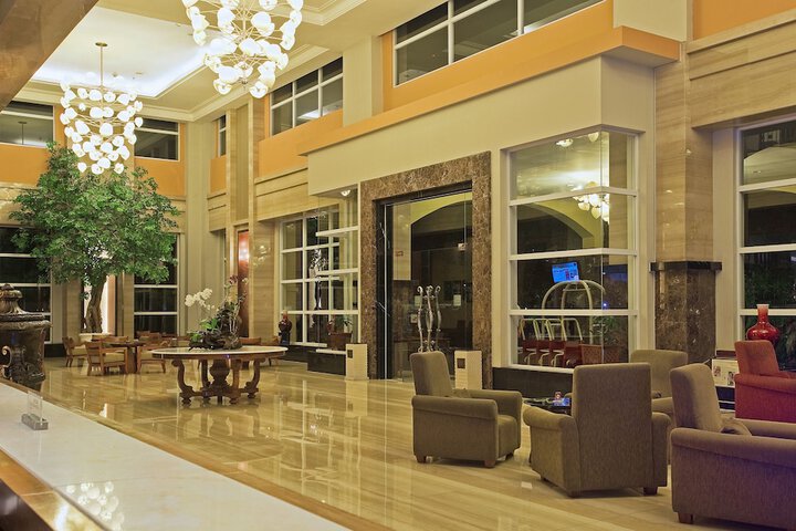 Entrance & Lobby