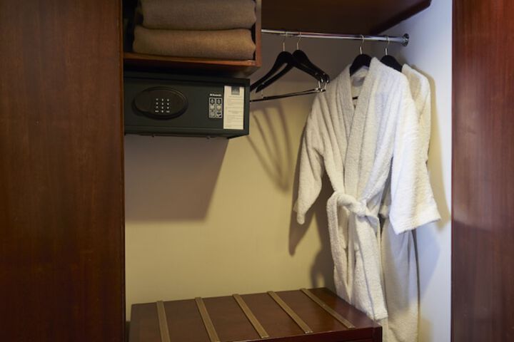 Room 4 of 62