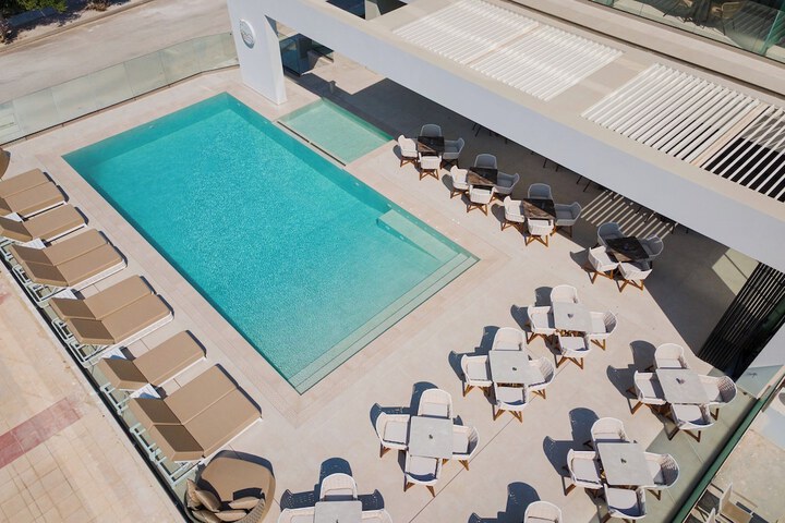 Pool 51 of 79