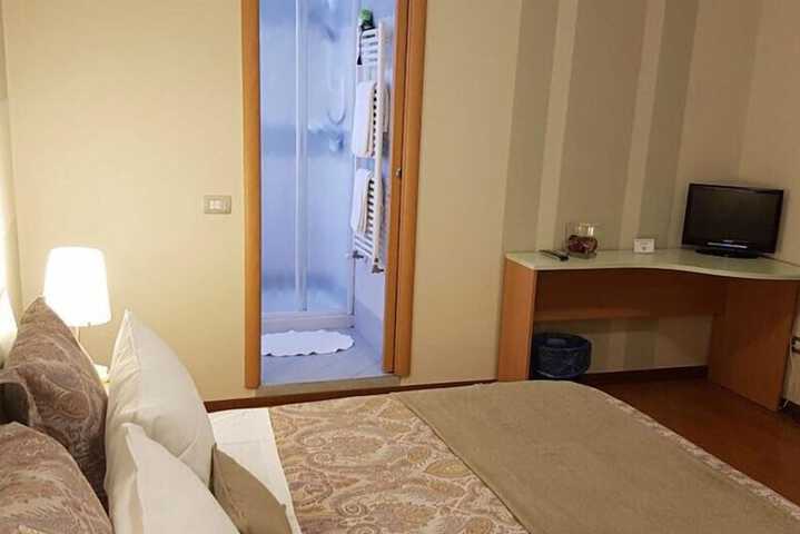 Room 15 of 32